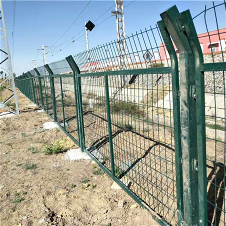 鐵路防護(hù)柵欄案例展示圖片2 鐵路防護(hù)柵欄案例展示圖片2