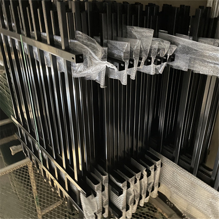 市政護(hù)欄案例展示圖片1 市政護(hù)欄案例展示圖片1