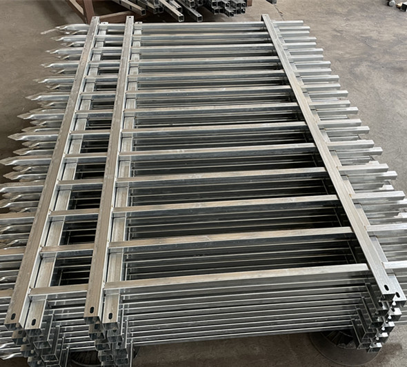 市政護(hù)欄案例展示圖片2 市政護(hù)欄案例展示圖片2