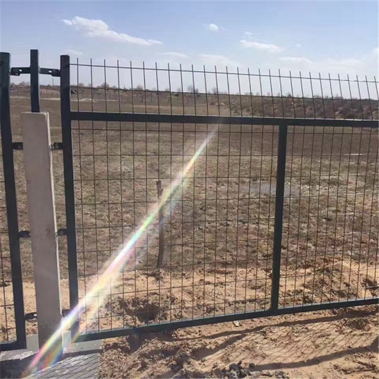 鐵路隔離柵案例展示圖片4 鐵路隔離柵案例展示圖片4