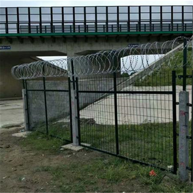 高鐵防護柵欄案例展示圖片3